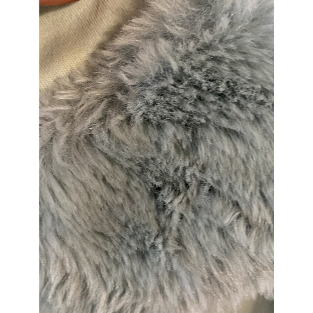 Janie And Jack Top With Faux Fur Cuffs Size 3 - Picture 5 of 5